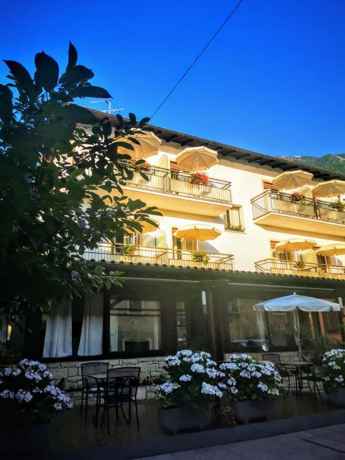 Albergo Al Pescatore Brenzone sul Garda Exteriör bild