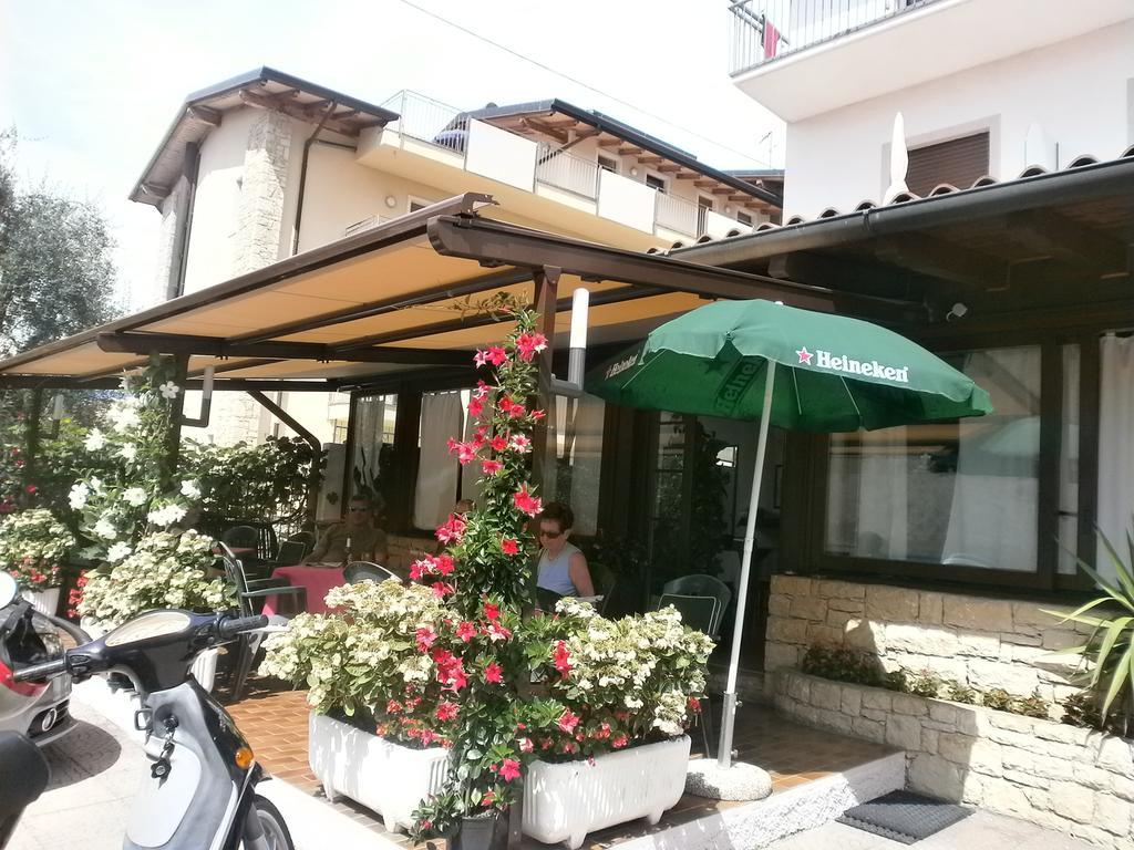 Albergo Al Pescatore Brenzone sul Garda Exteriör bild