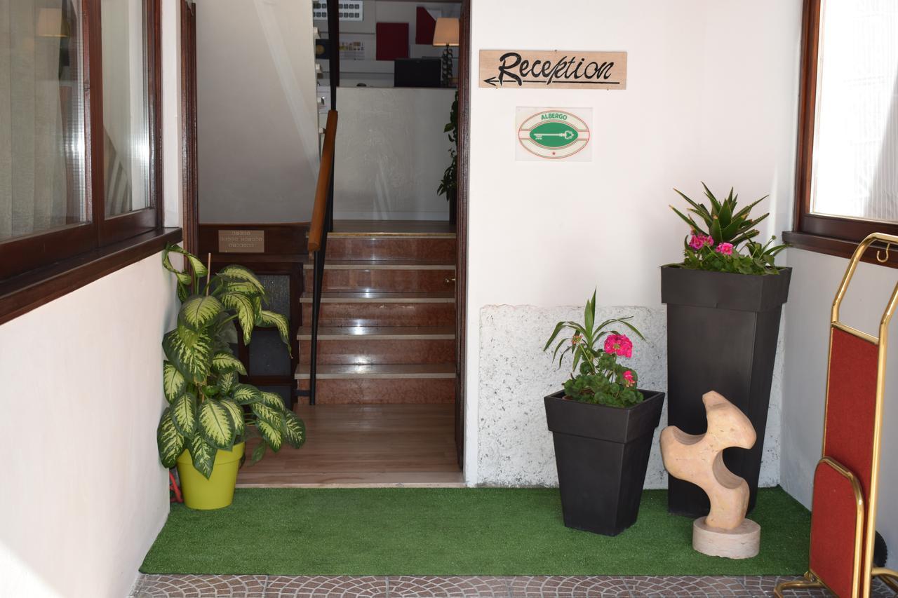 Albergo Al Pescatore Brenzone sul Garda Exteriör bild