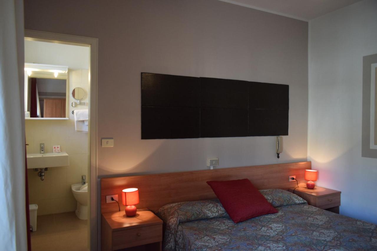 Albergo Al Pescatore Brenzone sul Garda Exteriör bild