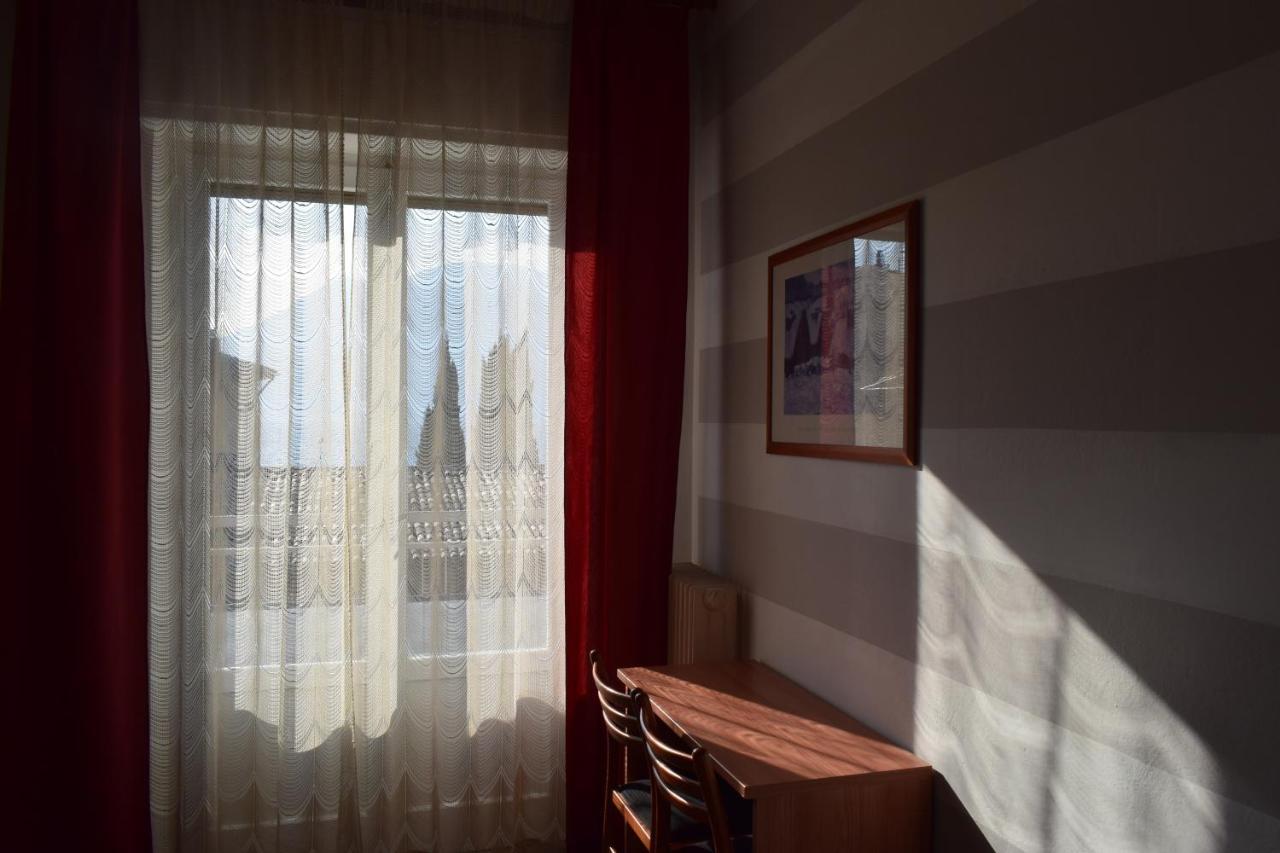 Albergo Al Pescatore Brenzone sul Garda Exteriör bild
