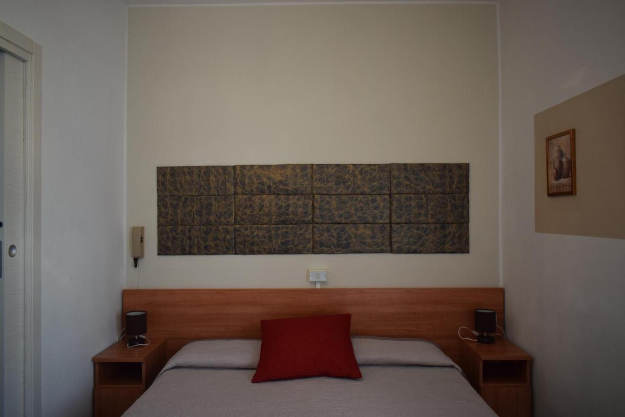 Albergo Al Pescatore Brenzone sul Garda Exteriör bild