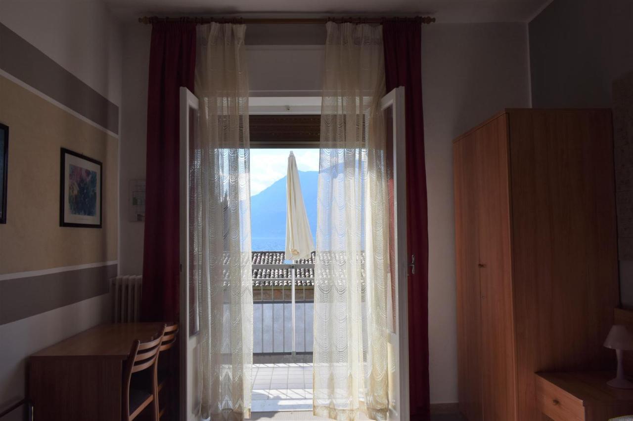 Albergo Al Pescatore Brenzone sul Garda Exteriör bild