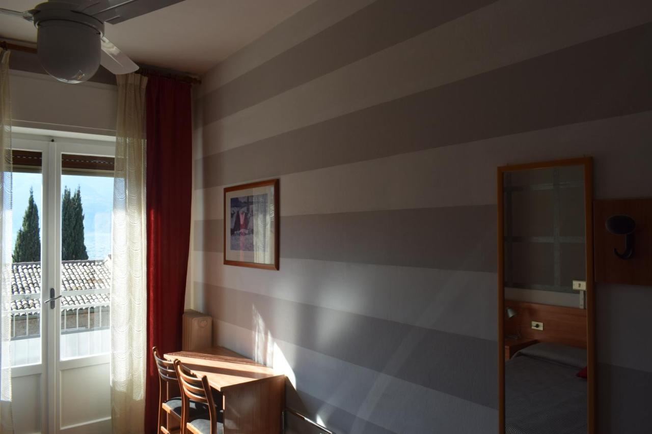 Albergo Al Pescatore Brenzone sul Garda Exteriör bild
