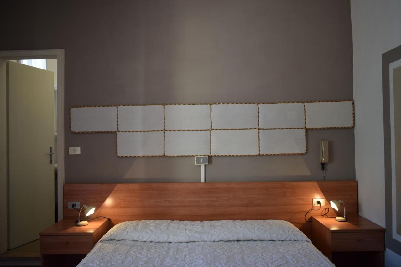 Albergo Al Pescatore Brenzone sul Garda Exteriör bild