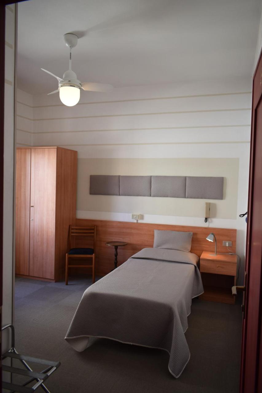 Albergo Al Pescatore Brenzone sul Garda Exteriör bild