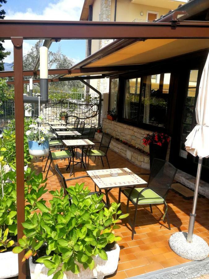 Albergo Al Pescatore Brenzone sul Garda Exteriör bild