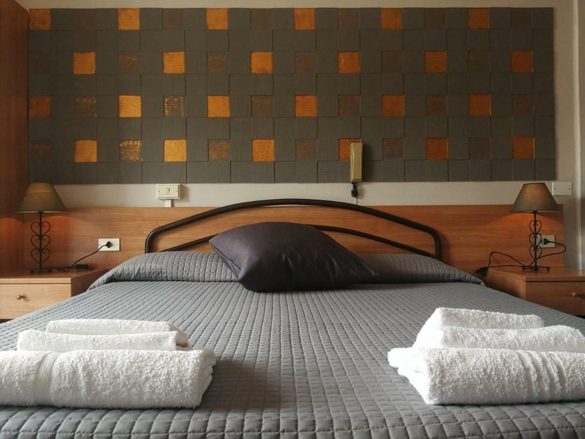 Albergo Al Pescatore Brenzone sul Garda Exteriör bild