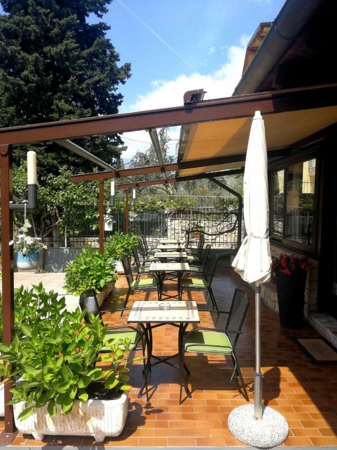 Albergo Al Pescatore Brenzone sul Garda Exteriör bild