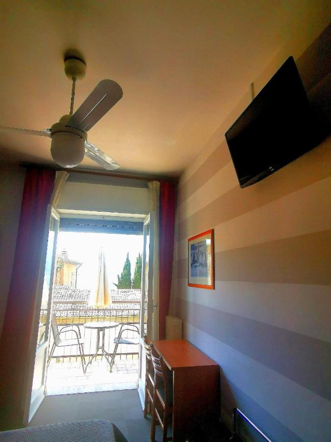 Albergo Al Pescatore Brenzone sul Garda Exteriör bild
